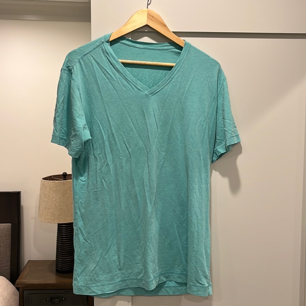 Lululemon v neck tee
